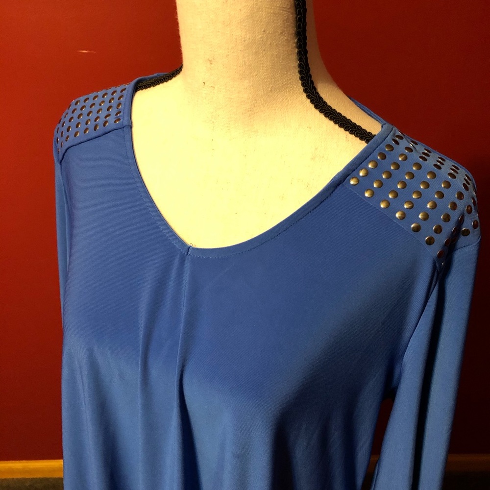 Top - Picture 2 of 4